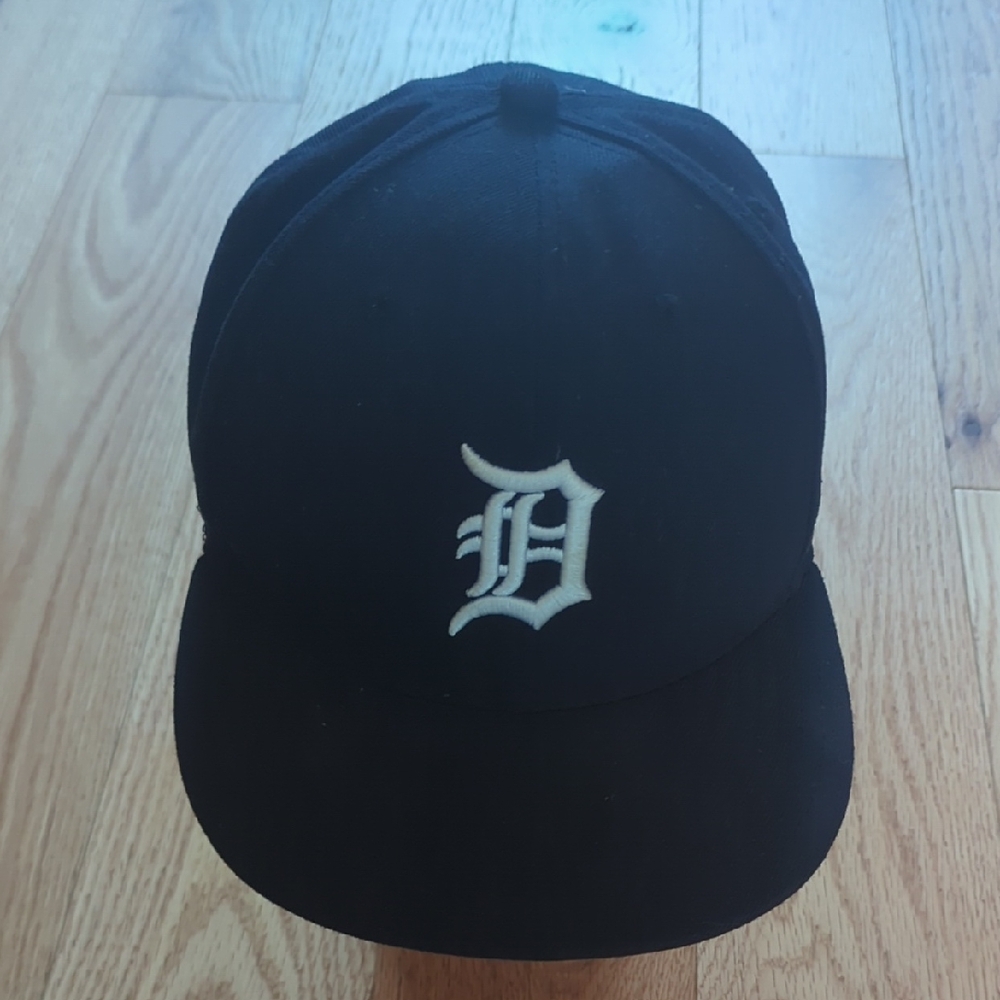 New Era. Detroit Tigers 'Official On-Field.' Fitted Hat. Size 7 (55.8cm)